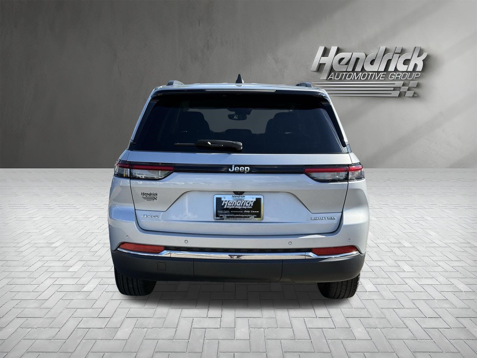 Used 2023 Jeep Grand Cherokee Limited AWD/4WD image 9