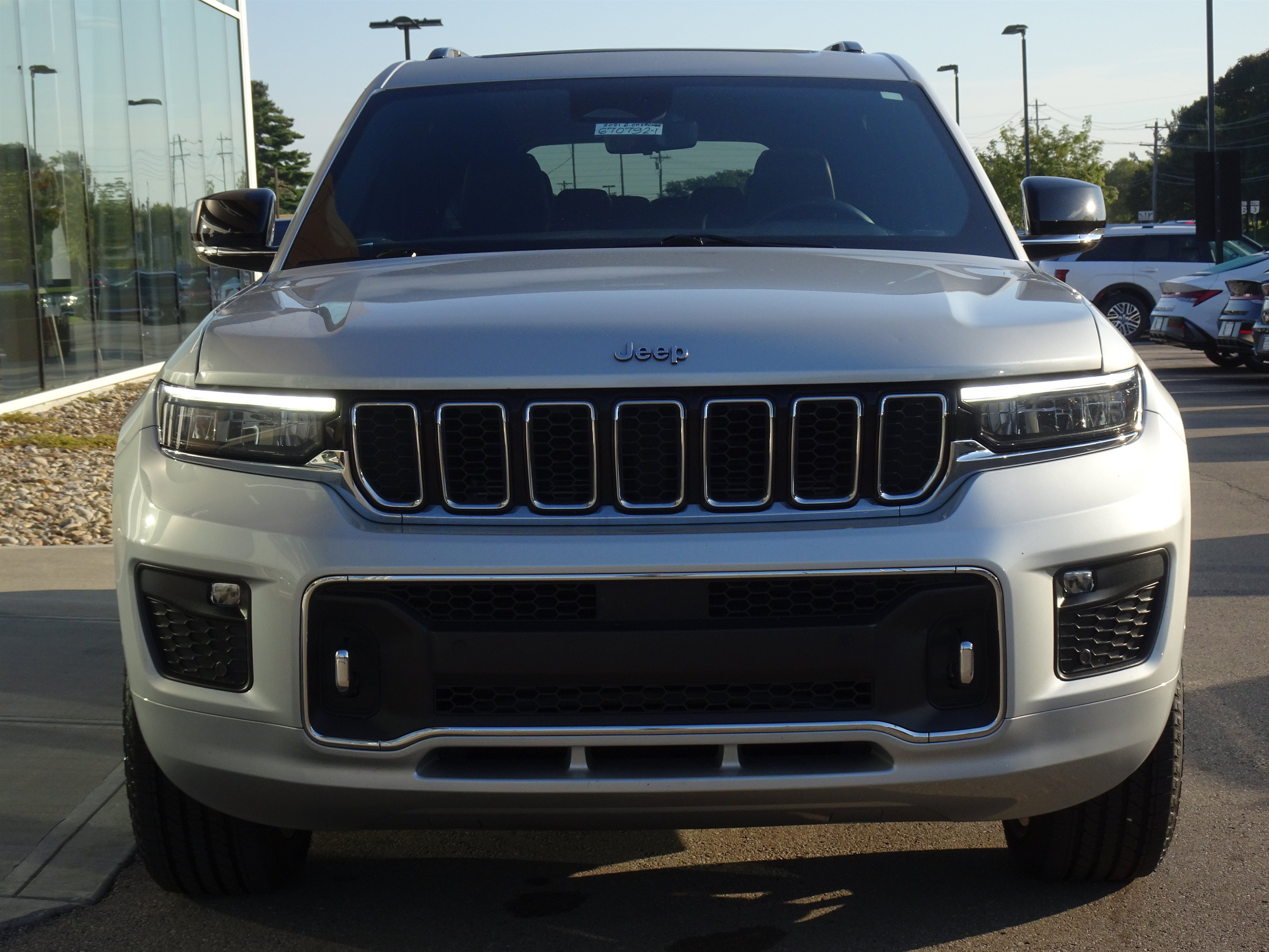 Used 2021 Jeep Grand Cherokee L Overland w/ Luxury Tech Group IV AWD/4WD image 7