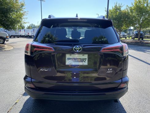 Used 2018 Toyota RAV4 LE w/ Carpet Mat Package AWD/4WD image 8