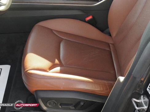 Used 2019 Audi Q8 Premium Plus w/ Premium Plus image 18