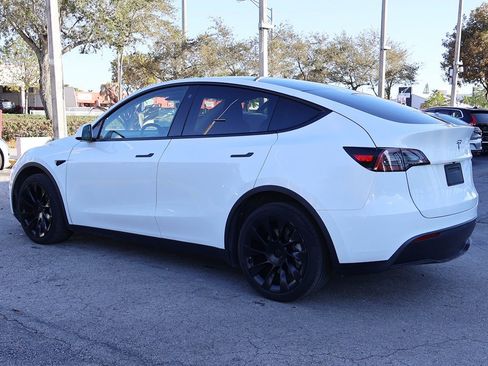 Used 2023 Tesla Model Y Long Range image 9