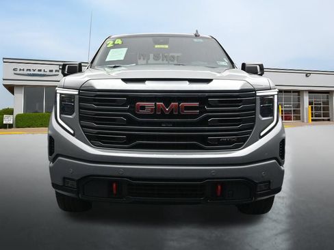 Used 2024 GMC Sierra 1500 AT4 w/ Technology Package AWD/4WD image 8