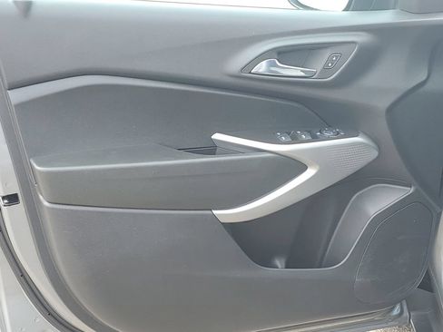 Used 2024 Chevrolet Trax RS FWD image 21