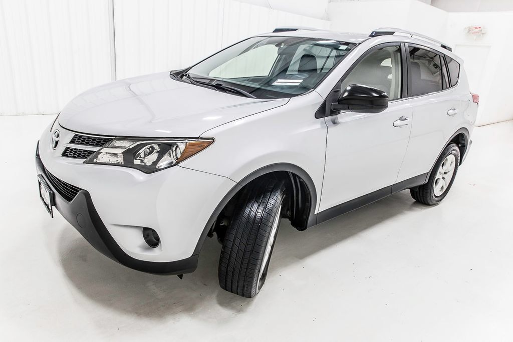 Used 2014 Toyota RAV4 LE FWD image 2