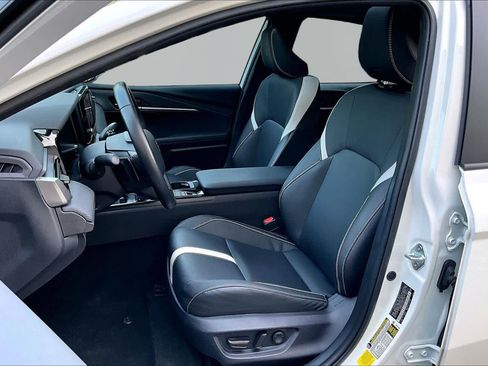 Certified 2025 Toyota Camry SE FWD image 8