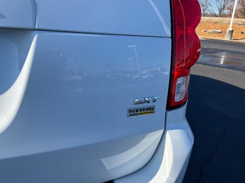 Used 2018 Dodge Grand Caravan SXT image 11