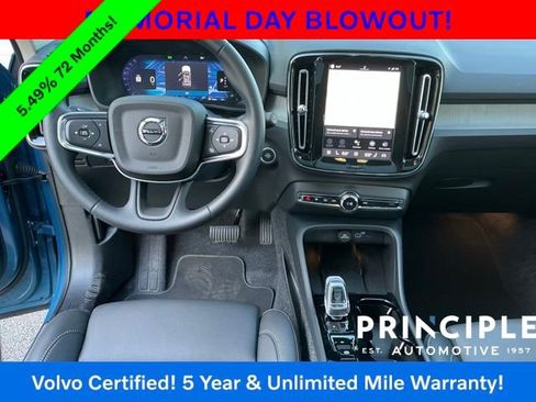 Certified 2025 Volvo XC40 B5 Ultra AWD/4WD image 17