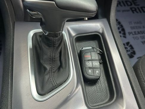 Used 2019 Dodge Charger SXT RWD image 10