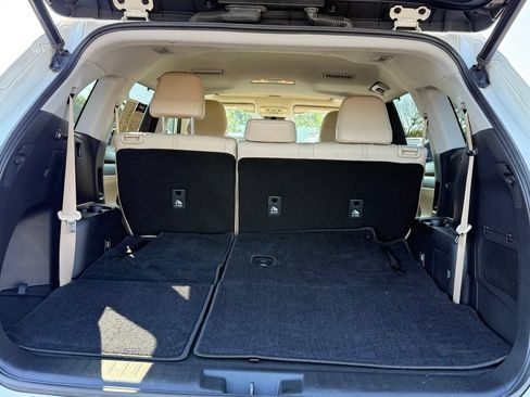 Used 2021 Toyota Highlander XLE FWD image 7