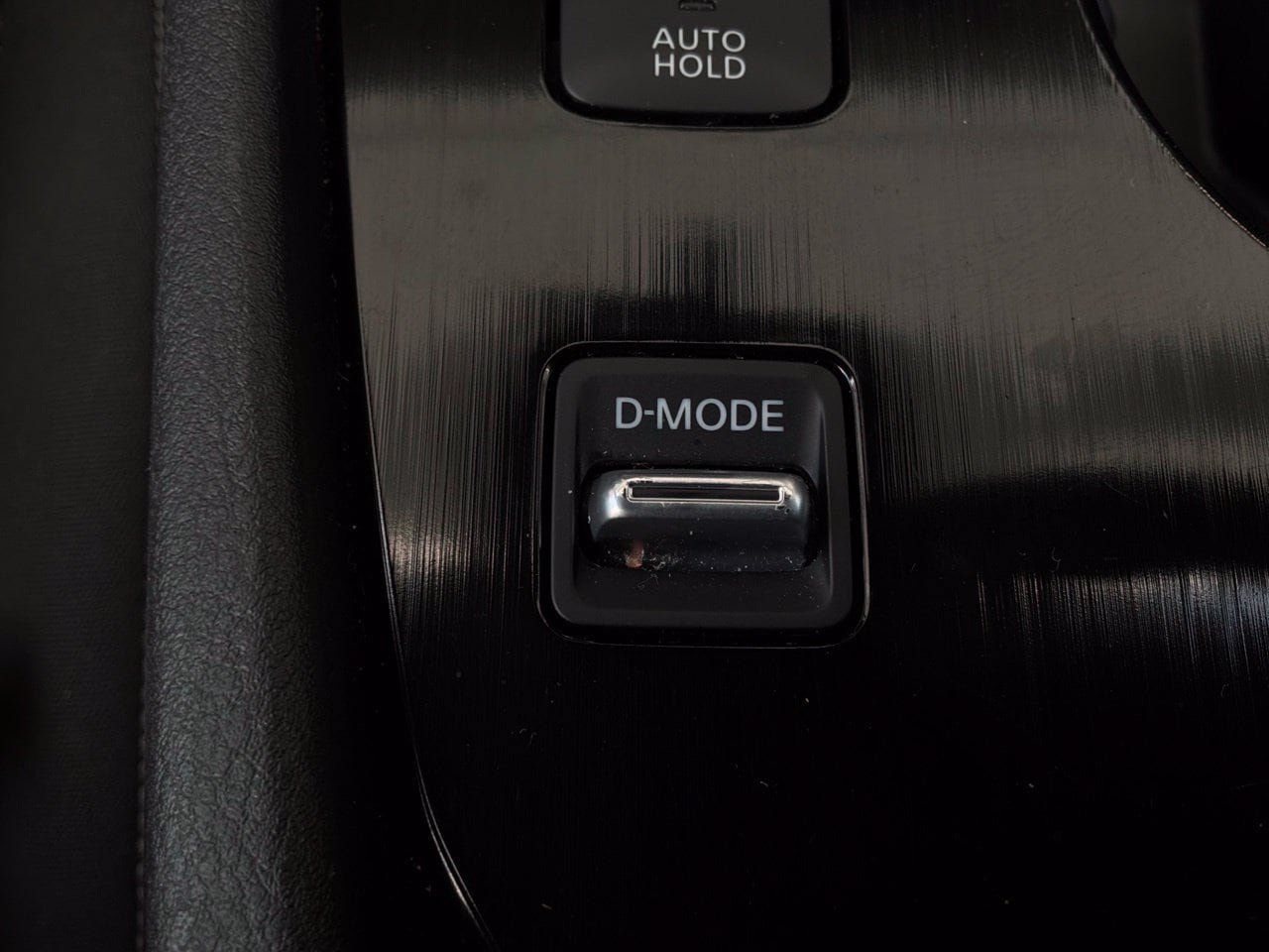 Used 2025 Nissan Rogue SV FWD image 25
