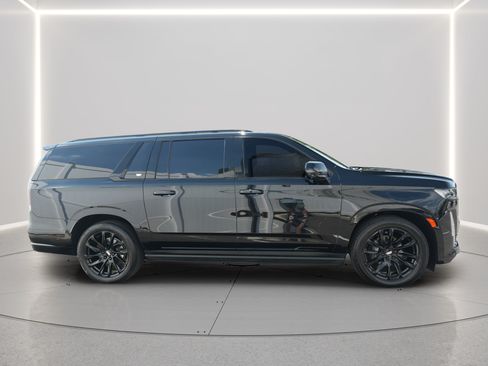 Used 2024 Cadillac Escalade ESV Sport w/ LPO, ONYX Package AWD/4WD image 10