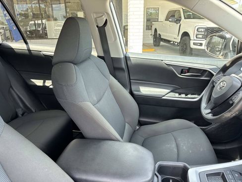 Used 2022 Toyota RAV4 LE FWD image 10