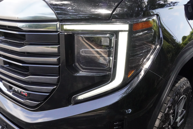 Used 2024 GMC Sierra 1500 AT4 w/ Technology Package AWD/4WD image 33