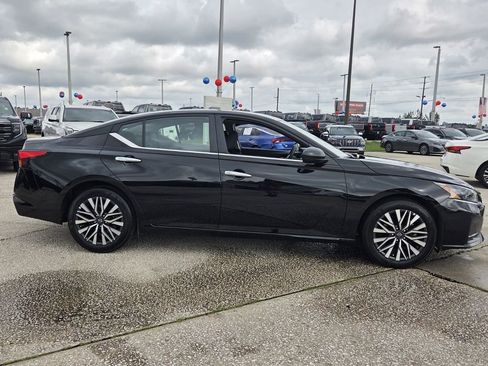 Used 2025 Nissan Altima 2.5 SV FWD image 7