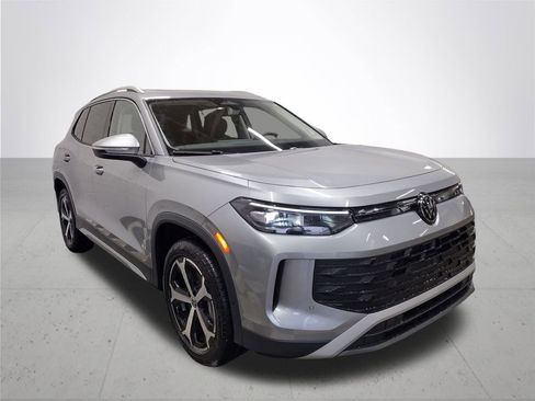 New 2026 Volkswagen Tiguan SE image 4