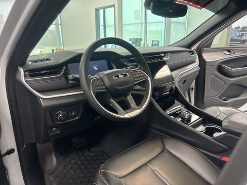 Used 2024 Jeep Grand Cherokee L Limited w/ Black Appearance Package image 14