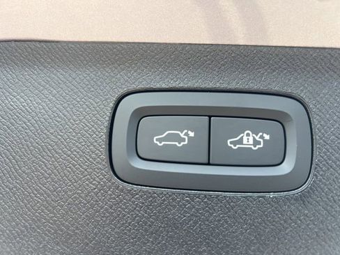 New 2026 Volvo XC90 B6 Plus w/ Protection Package Premier image 29