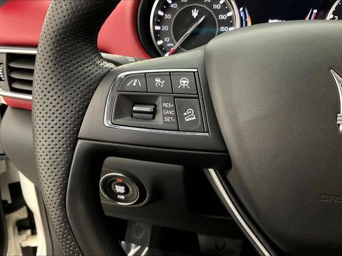 Used 2022 Maserati Levante GT AWD/4WD image 11