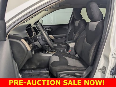 Used 2018 Jeep Cherokee Latitude image 11