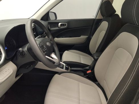 Used 2020 Hyundai Venue SEL FWD image 17