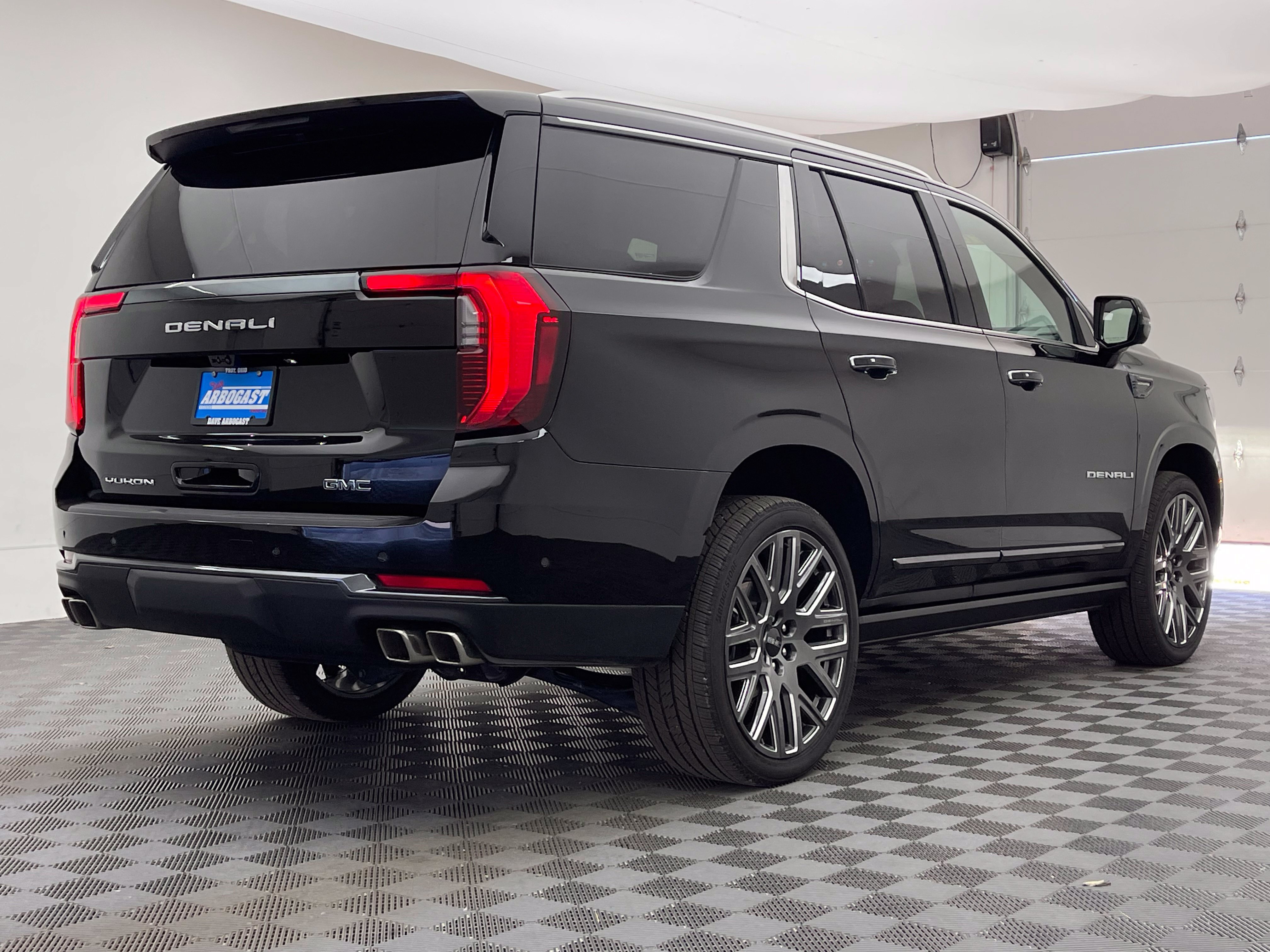 Used 2026 GMC Yukon Denali Ultimate w/ LPO, Floor Liner Package AWD/4WD image 9