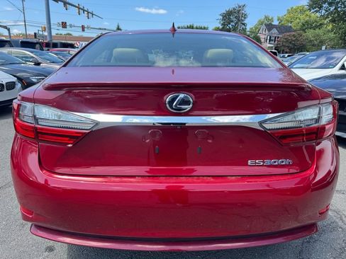 Used 2016 Lexus ES 300h w/ Luxury Package w/Wood Trim image 6
