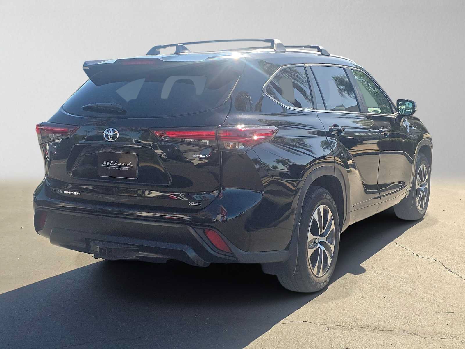 Certified 2025 Toyota Highlander XLE AWD/4WD image 3