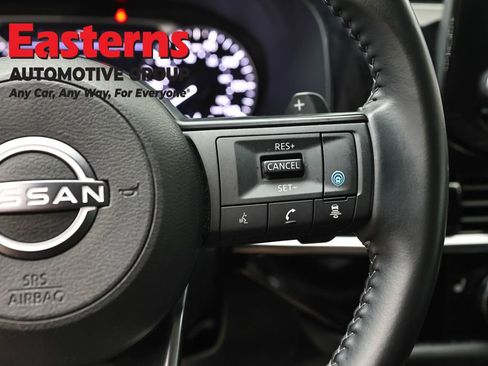 Used 2025 Nissan Pathfinder SV FWD image 16