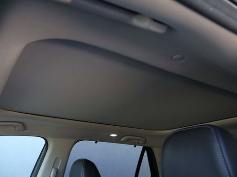 Used 2024 Honda Pilot Touring image 10