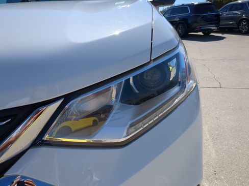 Used 2021 Chevrolet Traverse LT image 9