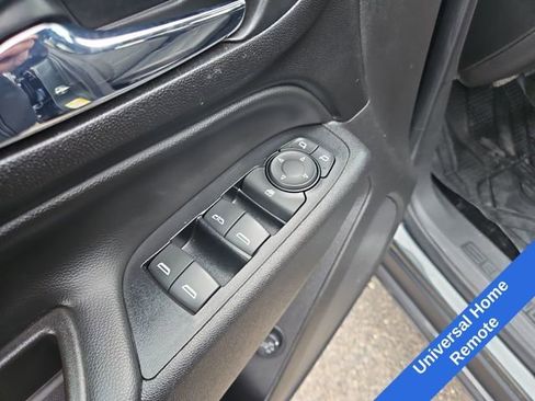 Used 2020 Chevrolet Equinox LT w/ Driver Convenience Package image 12