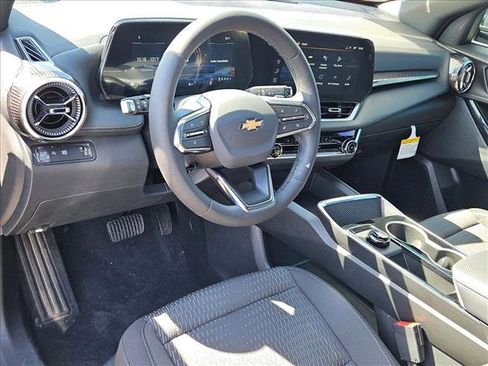 New 2026 Chevrolet Equinox LT image 3