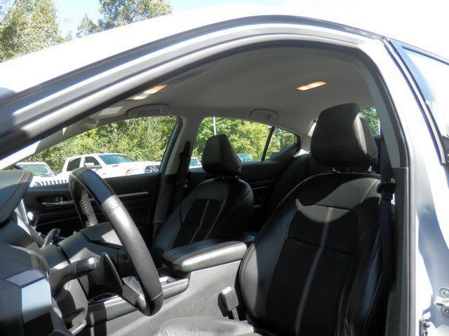Used 2024 Nissan Altima 2.5 SR FWD image 17