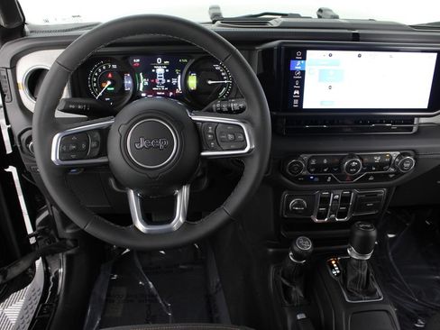 Used 2025 Jeep Wrangler Unlimited Sahara AWD/4WD image 10