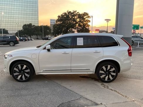 Certified 2024 Volvo XC90 T8 Plus w/ Protection Package Premier AWD/4WD image 4