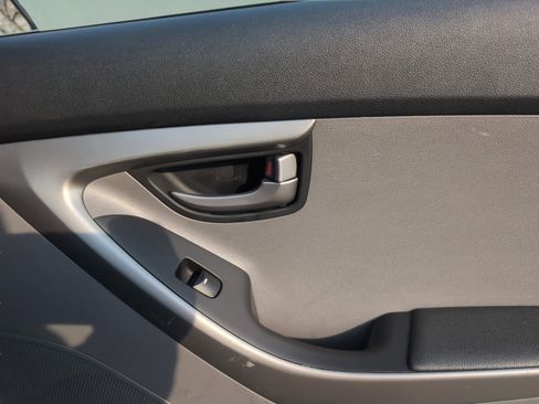 Used 2016 Hyundai Elantra SE image 23