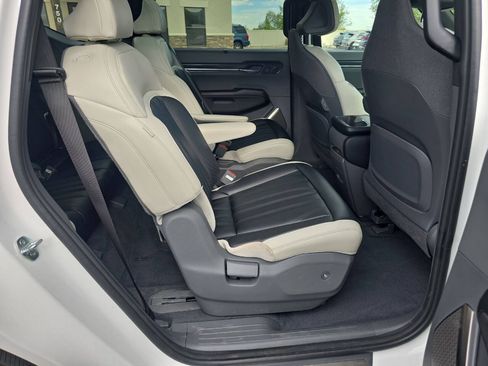 Used 2025 Kia EV9 GT-Line AWD/4WD image 32