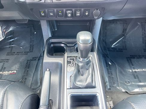 Used 2018 Toyota Tacoma TRD Sport AWD/4WD image 20