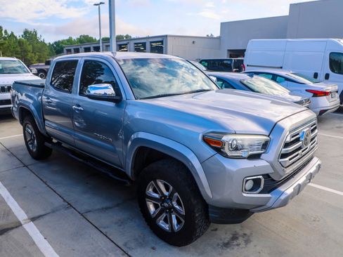 Used 2019 Toyota Tacoma Limited AWD/4WD image 2