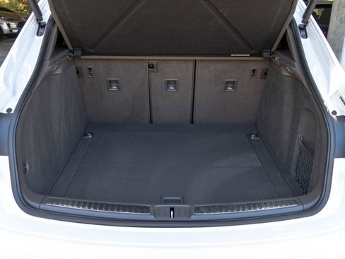 Certified 2026 Porsche Macan image 48