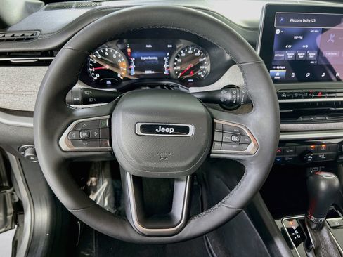 Used 2024 Jeep Compass Latitude w/ Sun and Sound Group AWD/4WD image 11
