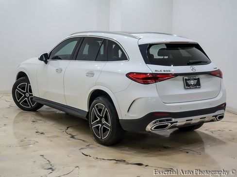 Used 2023 Mercedes-Benz GLC 300 4MATIC w/ AMG Line image 10