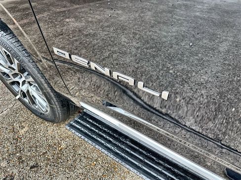 New 2026 GMC Yukon XL Denali w/ Denali Reserve Package image 14