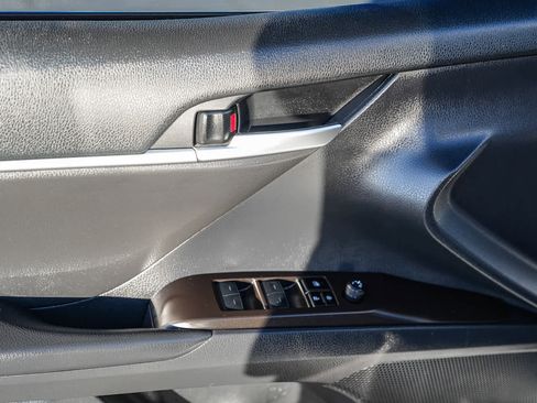 Used 2023 Toyota Camry SE image 21