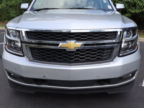 Used 2017 Chevrolet Suburban LT w/ Luxury Package RWD image 49