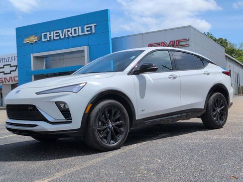 Used 2025 Buick Envista Sport Touring image 1