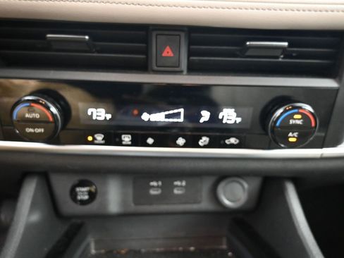 Used 2025 Nissan Rogue SV image 13