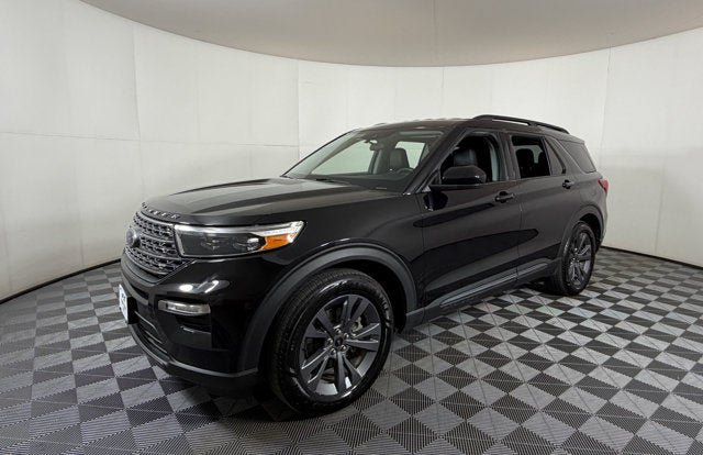 Certified 2023 Ford Explorer XLT w/ Equipment Group 202A RWD image 2
