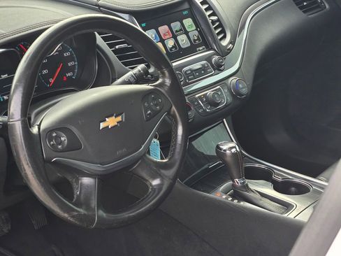 Used 2017 Chevrolet Impala LT w/ Convenience Package image 30