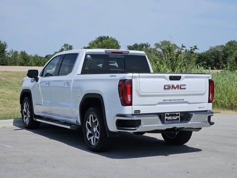 Used 2023 GMC Sierra 1500 SLT w/ SLT Premium Plus Package AWD/4WD image 5
